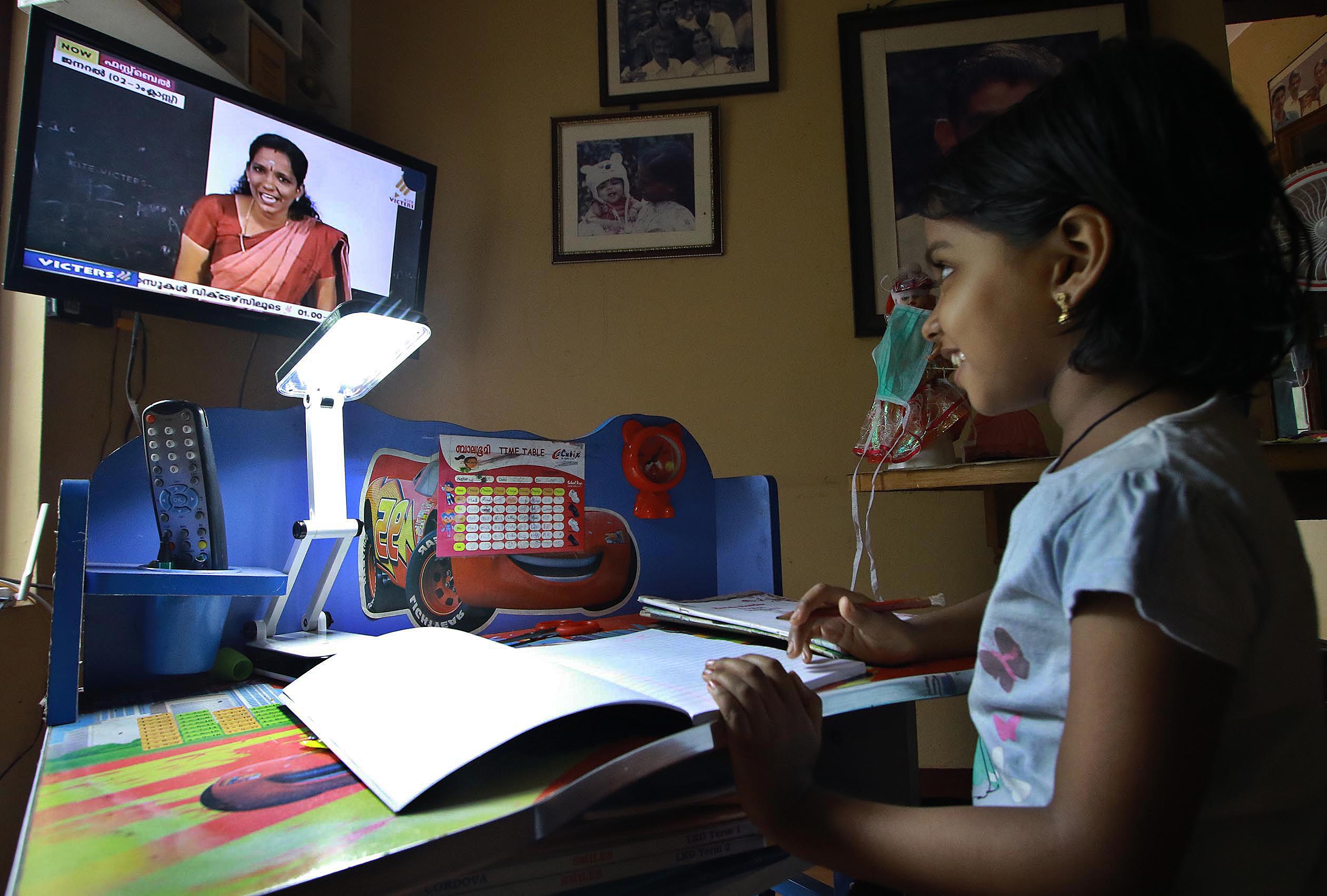 അധ്യാപകർ,  അവരും ക്ലാസിലാണ്​...